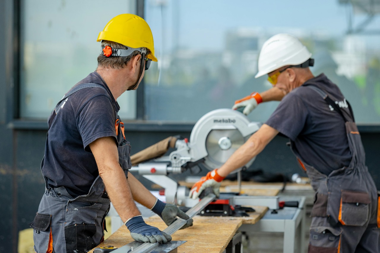 Real-Time Safety Alerts That Support Compliance and Safety Culture